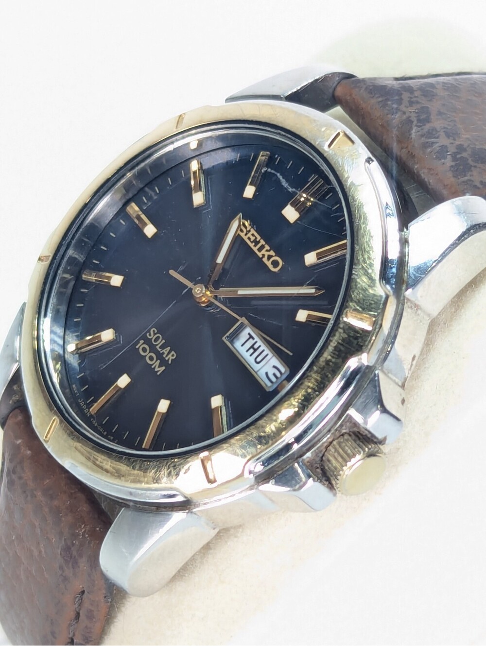 Seiko Solar 100M Men’s Wrist Watch 38MM Day/Date Blue Dial V158-0AD0 Glows Works - Picture 4 of 13